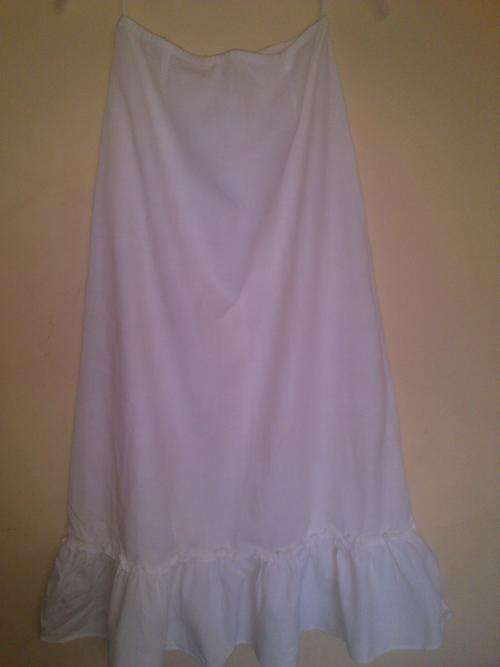 Size 8    White long gypsy type of skirt from Woolworths