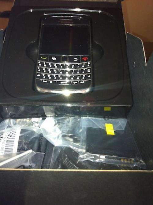 Blackberry Bold 2 (9700) Cellphone - Black/Charcoal