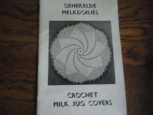 CROCHET MILK JUG COVERS - GEHEKELDE MELKDOILIES 36 A5 PAGE BOOKLET PRINTED IN BLOEMFONTEIN