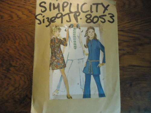 SIMPLICITY PATTERNS 8053 JP SIZE 9  THERE ARE NO SEWING INSTRUCTIONS SUPPLIED IN AN ENVELOPE