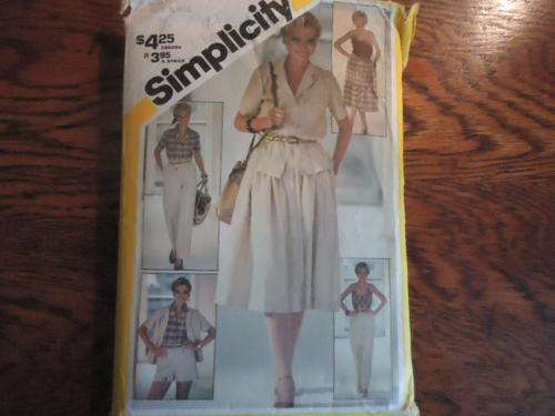 SIMPLICITY PATTERNS 5385  MISS - JEUNE - FEMME SIZES 6 + 8 + 9 INCOMPLETE