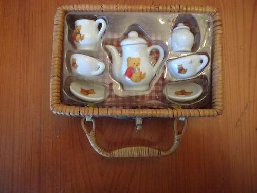 DELIGHTFUL CHILD'S UNUSED CHINA TEDDY BEAR TEA SET FOR TWO SUPPLIED IN A WICKER PICNIC BASKET