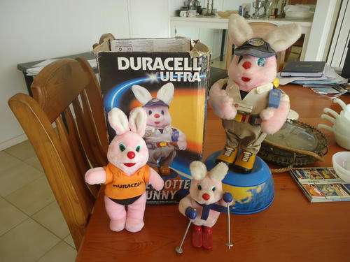 COLLECTION OF DURACELL BUNNIES - 1 LARGE GLOBETROTTER BUNNY + BOX +2 SMALLER - IN WORKING ORDER