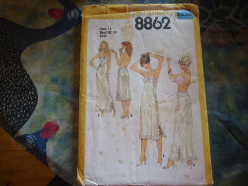 SIMPLICITY PATTERNS 8862  MISS SIZE 14 BUST 92 CM COMPLETE