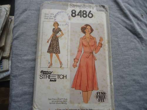 SIMPLICITY PATTERNS 8486 MISS SIZE 14 1/2 BUST 94 CM HALF SIZE COMPLETE AND UNCUT