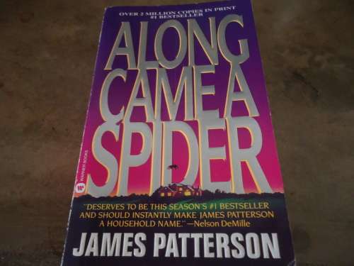ALEX CROSS SERIES 1 = "ALONG CAME THE SPIDER" - JAMES PATTERSON - SMALL SOFT COVER