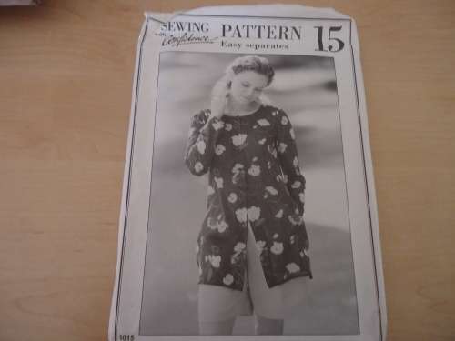 SEWING WITH CONFIDENCE PATTERN 15 - EASY SEPARATES -  SIZE 8 - 18  UNCUT