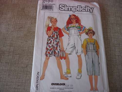 SIMPLICITY PATTERNS 9580  SIZE A =  SMALL 7  MEDIUM  8 + 10 LARGE 12 + 14   COMPLETE
