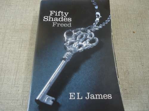 "FIFTY SHADES FREED" E.L JAMES- MEDIUM SOFT COVER