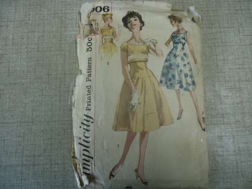 Vintage SIMPLICITY PATTERNS  DRESS  3006 MISS SIZE 15 BUST 35" SEE DESC-SUPPLIED IN A PLASTIC SLEEVE