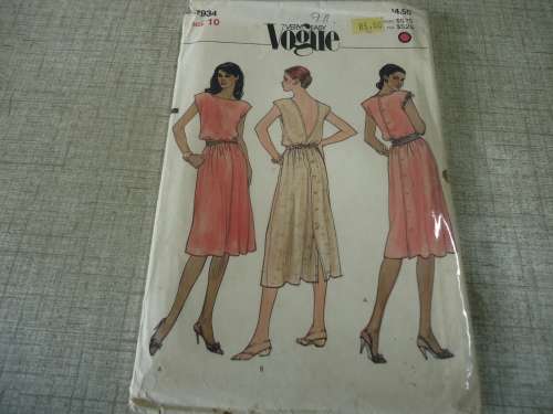 VOGUE VERY EASY PATTERNS - 7934 DRESS  SIZES  10 - COMPLETE