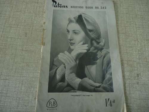 PATONS KNITTING BOOK #345 KNITTED GLOVES, SCARFS, BERETS -DIFFERENT DESIGNS - 24 PAGES A5 SIZE