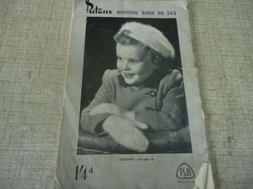 PATONS KNITTING BOOK #345 KNITTED GLOVES, SCARFS, BERETS -DIFFERENT DESIGNS - 24 PAGES A5 SIZE