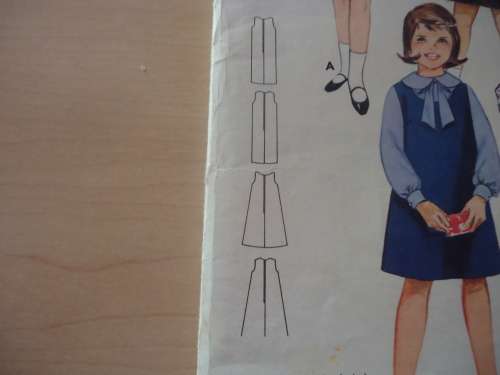 BUTTERICK  PATTERN 3235 GIRLS DRESS  SIZE 8 YEAR BREAST 26" COMPLETE