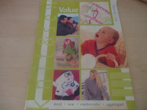 WOMANS VALUE - KNIT & SEW MAY 2001 - 40 PAGES A4 SIZE