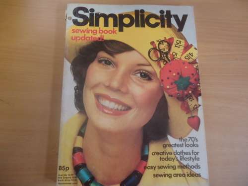SIMPLICITY SEWING BOOK UPDATED -CREATIVE CLOTHES FOR TODAY'S LIFESTYLE- COMPLETE -260 A4 PAGES