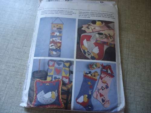 McCALLS CRAFTS #8891AMERICAN TRADITION QUILT, NAPKINS, PLACEMAT, PILLOW  - ONE SIZE-COMPLETE & UNCUT