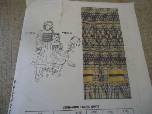 SMICKETY SMOCKS -LEIGH-ANNE  PATTERNS - SMOCKING  DRESS SIZE 5 - 8 YEAR