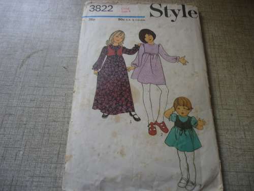 STYLE PATTERNS 3822  CHILD & GIRL'S DRESS    SIZE 4 YEARS - NO SEWING INSTRUCTIONS