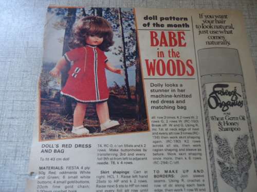 LIVING & LOVING NOVEMBER 1978 - BABE IN THE WOODS - RED DRESS & BAG -43 CM DOLL