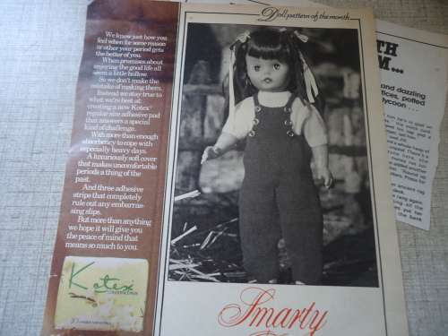 LIVING & LOVING AUGUST 1981 - SMARTY PANTS - DUNGAREES & T-SHIRT - 43 CM DOLL