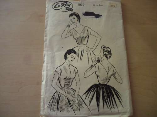 VERY VINTAGE LE ROY BLOUSE -SIZE 36" - COMPLETE & UNCUT
