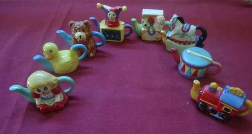RED ROSE (CANADA) TEA MINIATURE TEAPOTS- TOY CHEST SERIES 1990'S  - COMPLETE SET OF 8 SEALED IN PKS