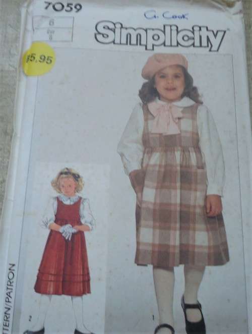 SIMPLICITY PATTERNS 7059 GIRL'S BLOUSE & PINAFORE SIZE  6 YEARS COMPLETE & UNCUT