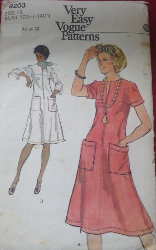 VOGUE VERY EASY PATTERNS 9203  FRONT POCKET DRESS  SIZE 18 BUST 102 CM OR 40" - COMPLETE