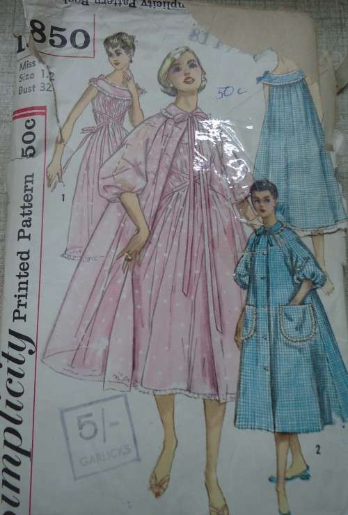 VINTAGE SIMPLICITY PATTERNS 1850 NIGHTGOWN, NEGLIGEE+BRUNCH COAT  SIZE 12 BUST 32" COMPLETE & UNCUT