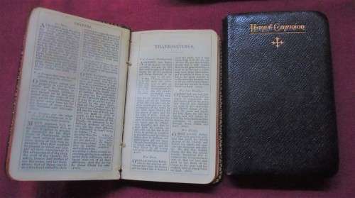 LOVELY BLACK LEATHER BOUND POUCH WITH MATCHING GILT EDGED BOOKS - "COMMON PRAYER & HYMNAL COMPANION"