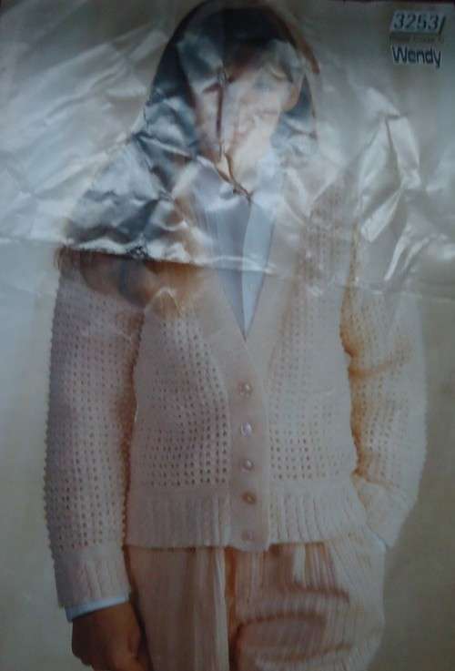 WENDY #3253 GIRL`S CARDIGAN  TO FIT 22 - 30` OR 56 CM - 76 CM