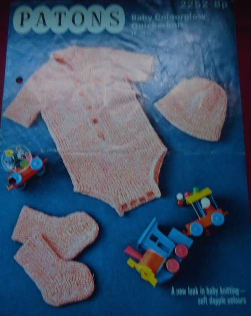 PATONS #2252 ROMPERS, CAP & SOCKS  FOR 18 - 19`