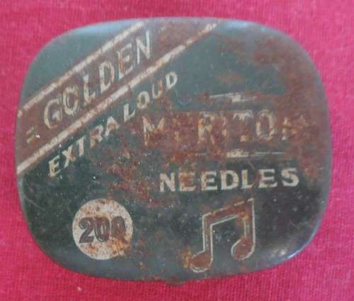 GOLDEN EXTRA LONG MERITONE GRAMOPHONE NEEDLE TIN- GREEN EMPTY HINGED TIN WITH SOME SIGNS OF RUST