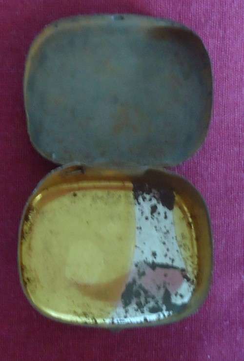 GOLDEN EXTRA LONG MERITONE GRAMOPHONE NEEDLE TIN- GREEN EMPTY HINGED TIN WITH SOME SIGNS OF RUST