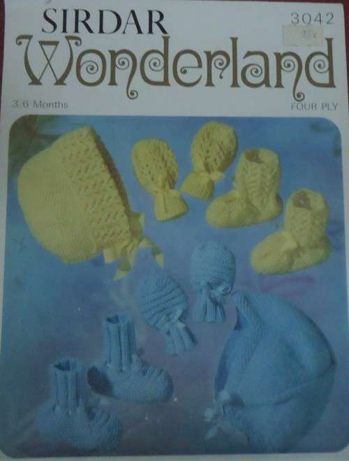 SIDAR #3042 BONNET-HELMET-MITTENS & BOOTEES TO FIT 3 - 6 MONTHS