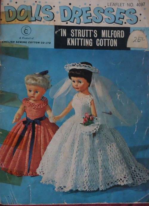ENGLISH COTTON SEWING CO # 4097 - DOLL`S DRESSES IN STRUTT`S MILFORD KNITTING COTTON WEAR ON COVER