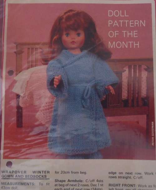 LIVING & LOVING - MAY 1980 -  WRAP OVER WINTER GOWN & BED-SOCKS - 43 CM DOLL