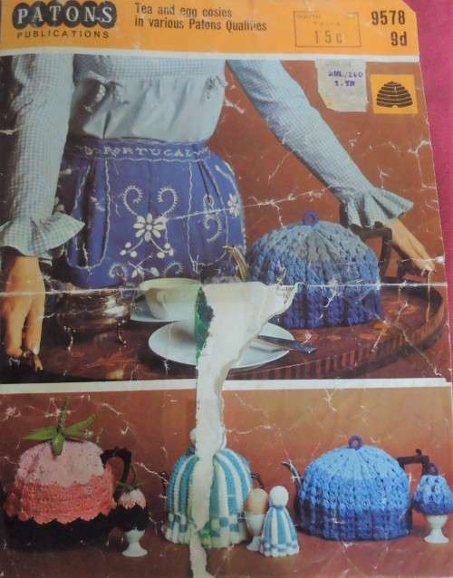PATONS # 9578 KNITTED FLUTED TEA & EGG COSY-CROCHET BREAKFAST SET-CROCHET TEA & EGG COSY & FELT TRIM