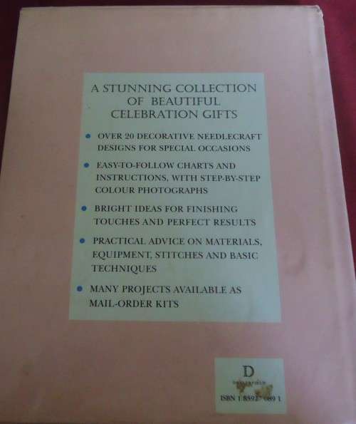 GIFTS & HEIRLOOMS IN CROSS STITCH & NEEDLEPOINT- MELINDA COSS 132 PAGE HARD COVER & DUST JACKET