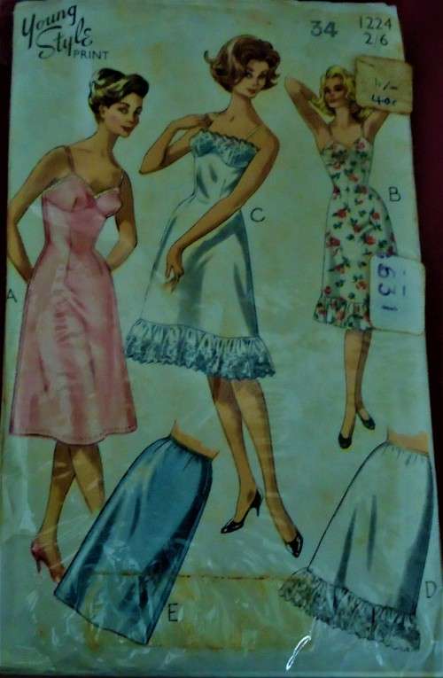 VINTAGE "YOUNG STYLE"  PATTERN 1224- FULL LENGTH OR WAIST PETTICOAT  SIZE 34 BUST COMPLETE
