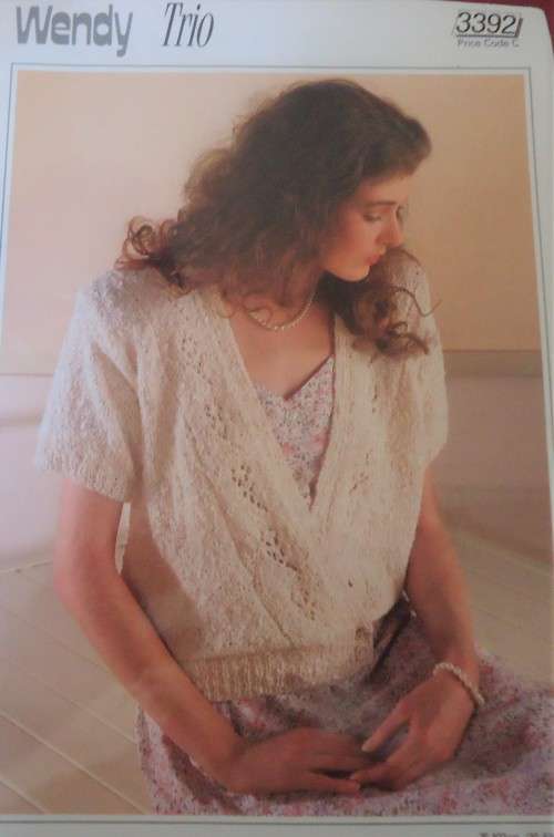 WENDY #3392  LADY`S CARDIGAN WITH LACE FLOWER PANELS   - SIZE 76-102 CM OR 30-40`
