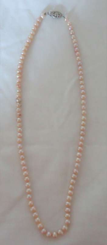 STRAND OF PALE PINK FRESH WATER PEARLS  5 -5 MM