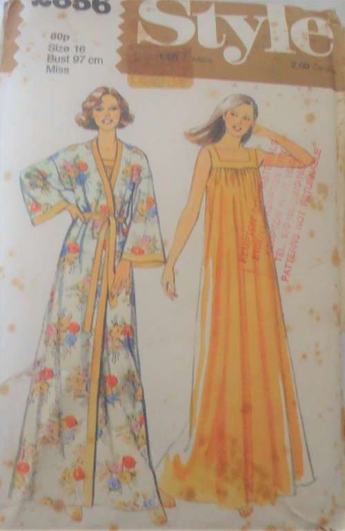 VINTAGE STYLE 2019 ROBE & NIGHTDRESS SIZE16 BUST 97 CM COMPLETE-UNCUT