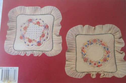 SUE AKERMAN`S TWO CUSHIONS & A QUILT -92  PAGES LANDSCAPE SOFT COVER