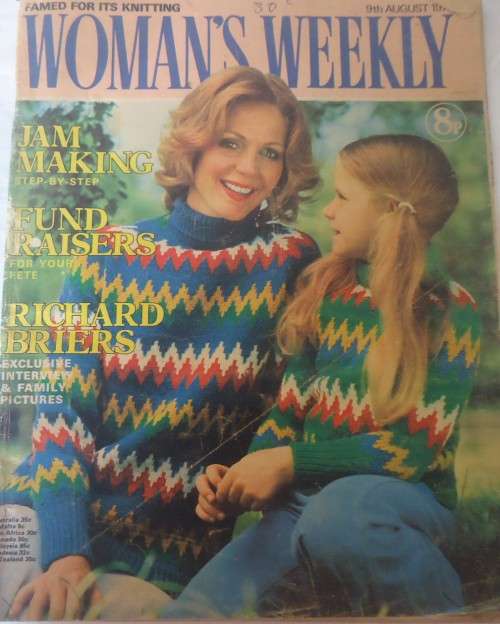 WOMAN`S WEEKLY 9 AUGUST 1975 COMPLETE WITH 4 PAGE PULLOUT-MAKES FOR FETES