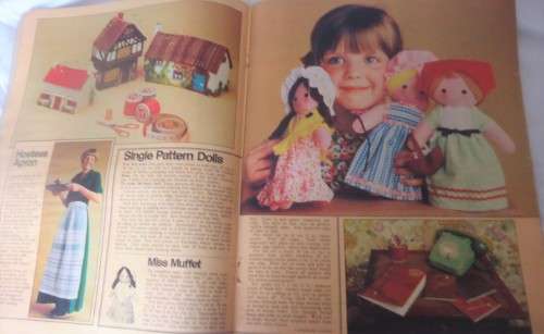WOMAN`S WEEKLY 9 AUGUST 1975 COMPLETE WITH 4 PAGE PULLOUT-MAKES FOR FETES