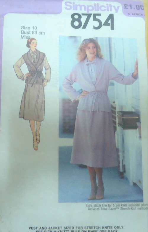 SIMPLICITY 8754 SKIRT-BLOUSE-UNLINED WAISTCOAT SIZE 10 BUST  83 CM COMPLETE SUPPLIED IN AN ENVELOPE