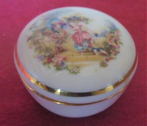 ROYAL BAVARIA ROUND TRINKET BOWL WITH LID - MADE IN GERMANY