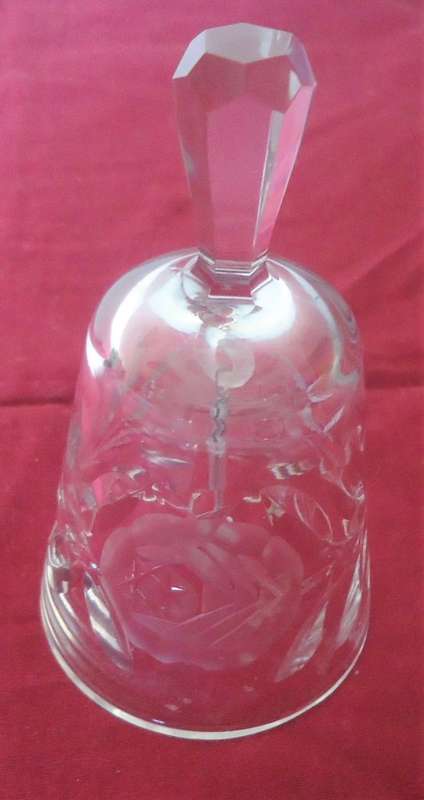 STUNNING VINTAGE ROSE & LEAF PATTERN CRYSTAL TABLE BELL WITH CRYSTAL CLAPPER